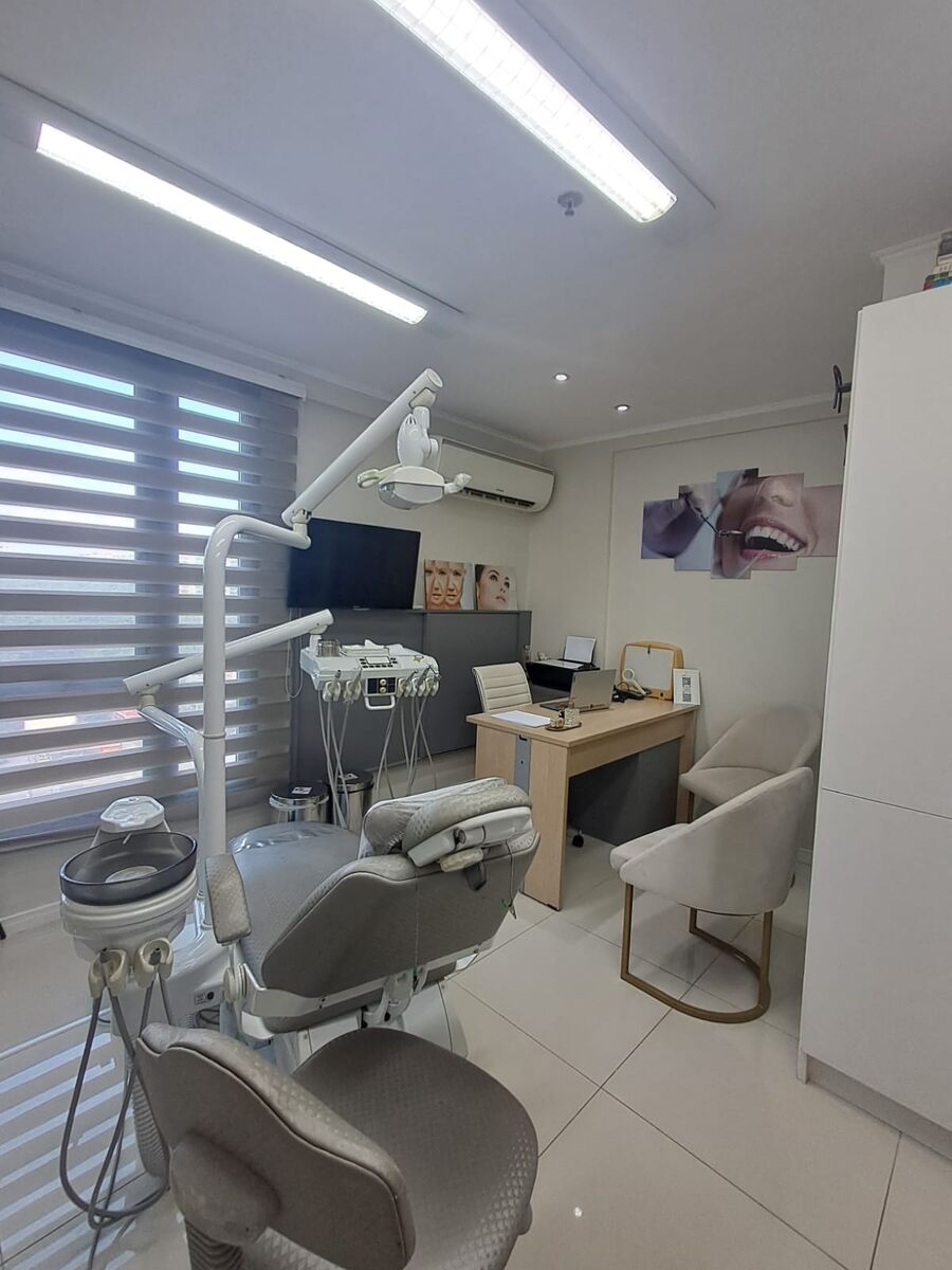 Sala de atendimento do consultório na Barra Olímpica